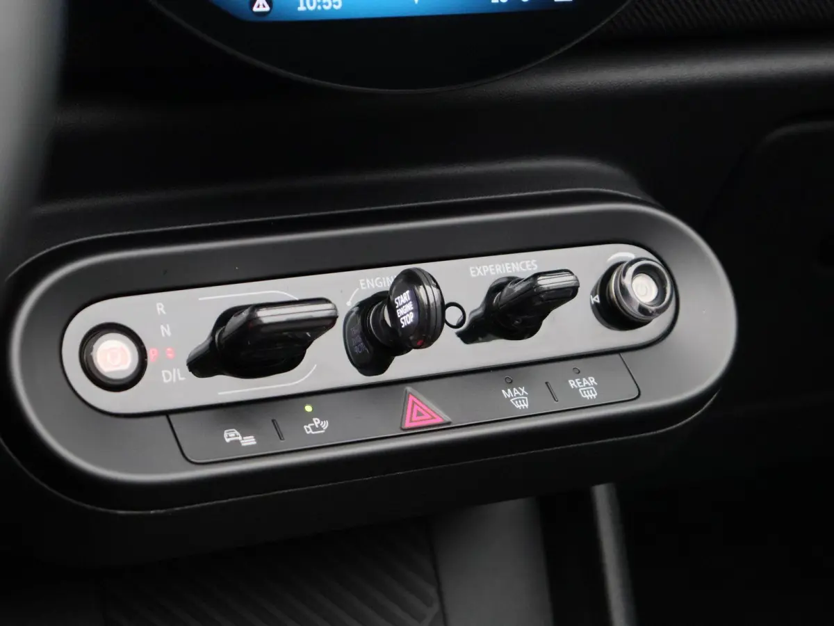 C Pakket M + Stuurwielrand verwarmd + Driving Assistant + Parking Assistant + LED headlights + 19''