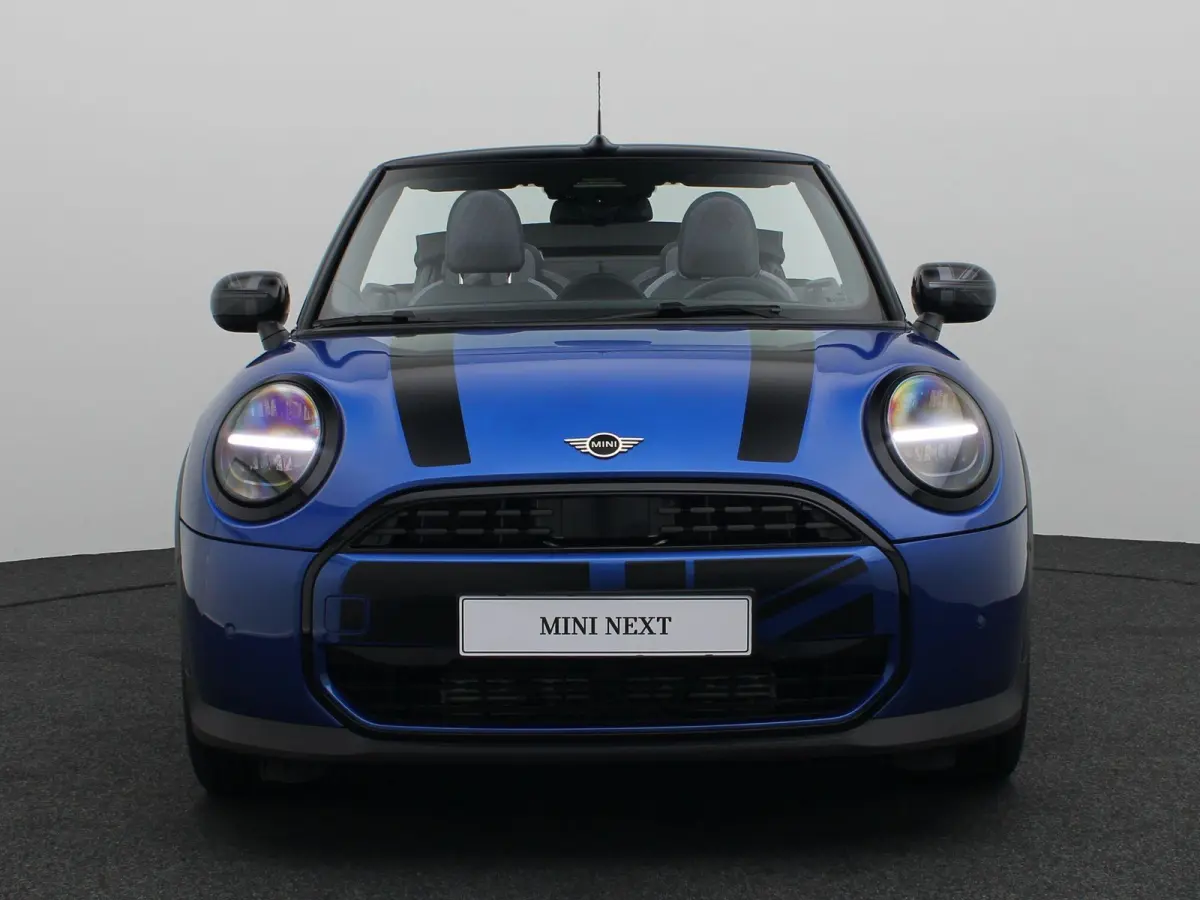 C Pakket M + Stuurwielrand verwarmd + Driving Assistant + Parking Assistant + LED headlights + 19''