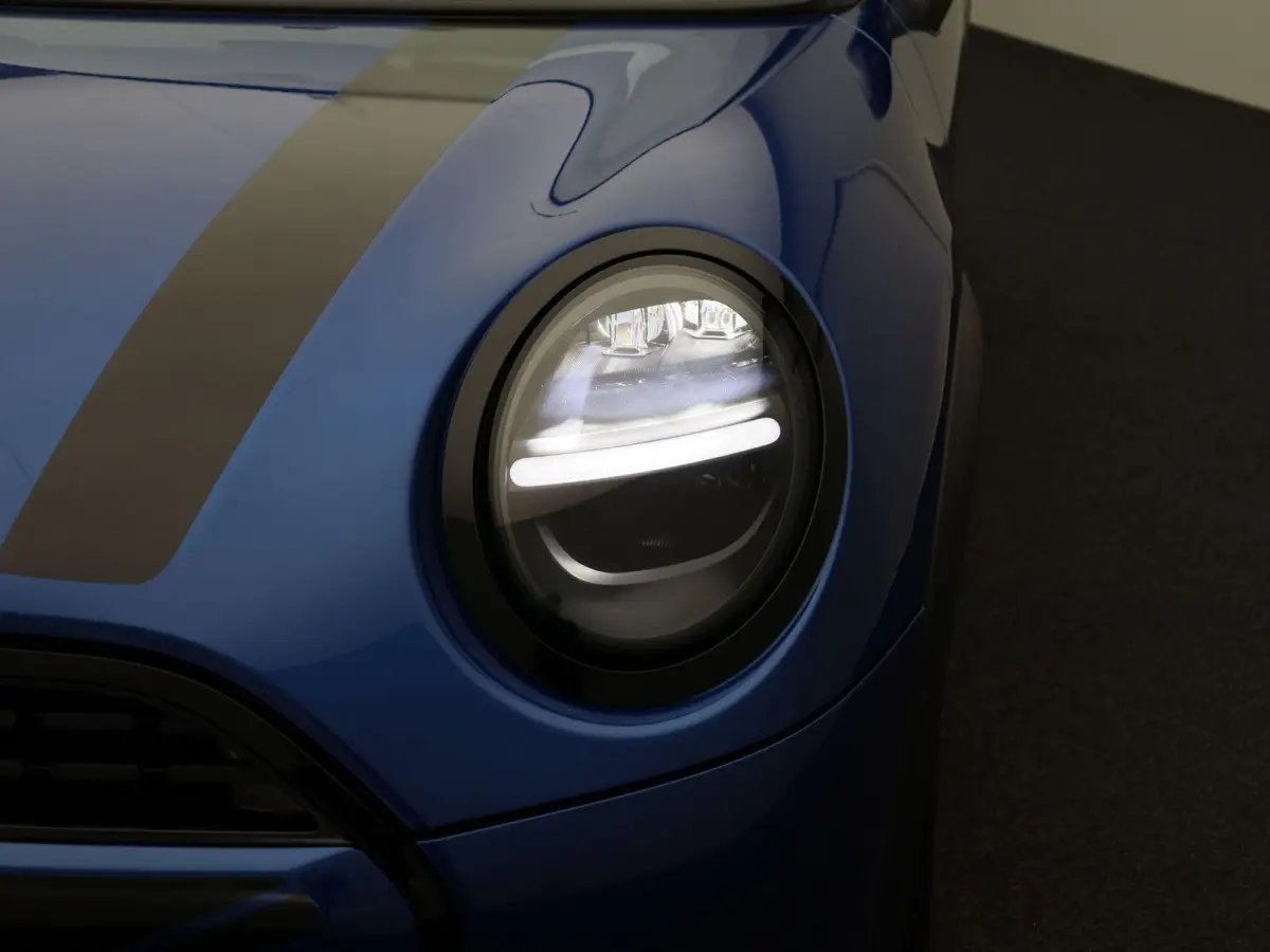 C Pakket M + Stuurwielrand verwarmd + Driving Assistant + Parking Assistant + LED headlights + 19''
