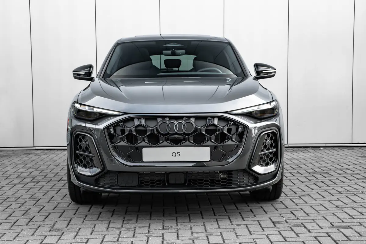 S edition Competition e-hybrid 270 kW / 367 pk S tronic | 360 Camera | Adaptive air suspension | Audi Sport wielen 21", 5-arm-Split, zwart metallic, glansgedraaid