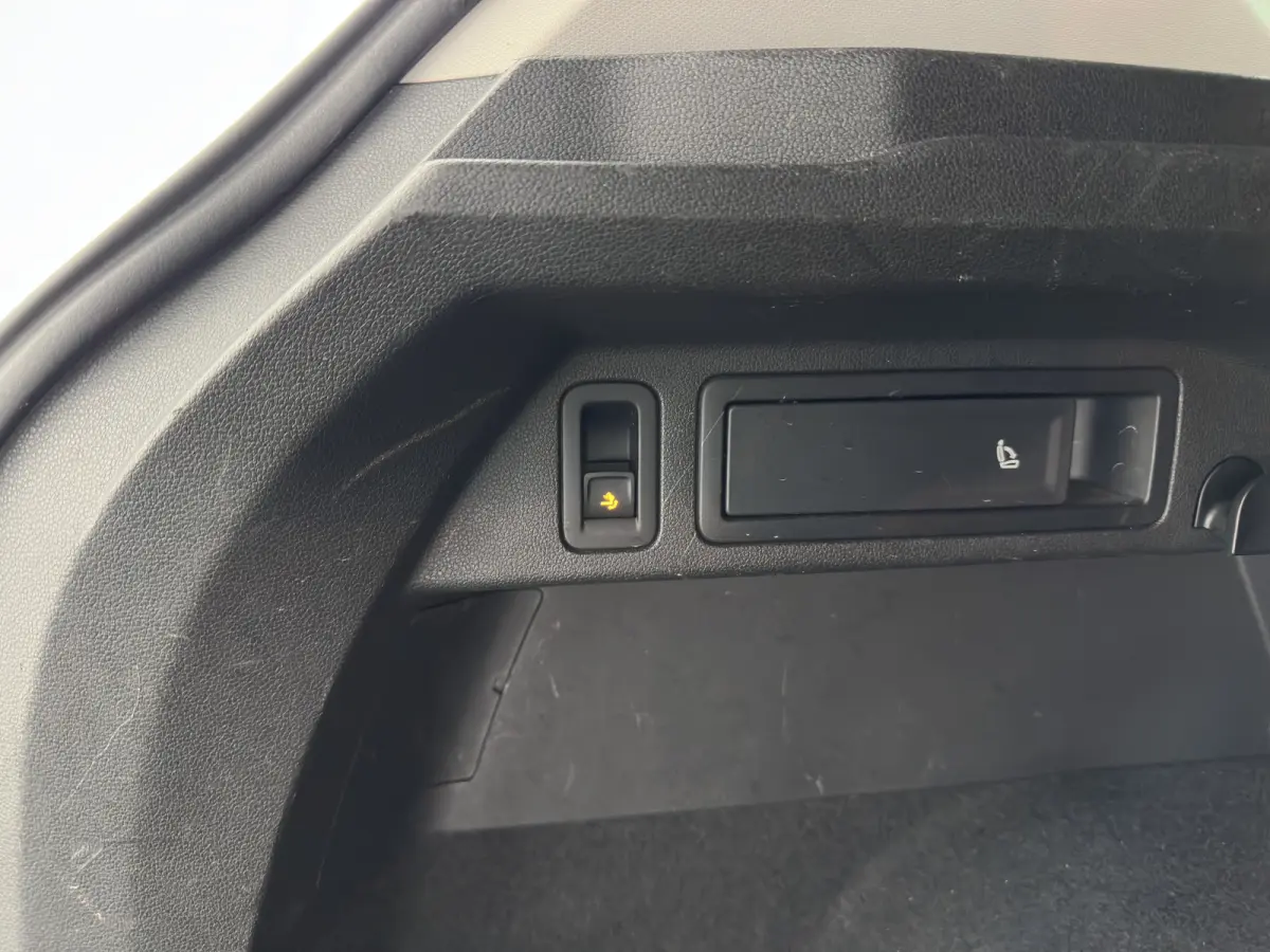 1.4 TSI ACT Highline *AUT | PANO | ADAPTIVE-CRUISE | FULL-LED | VIRTUAL-COCKPIT | KEYLESS | DAB+ | NAVI-FULLMAP | COMFORT-SEATS | ECC | PDC | 18INCH | TOWBAR*