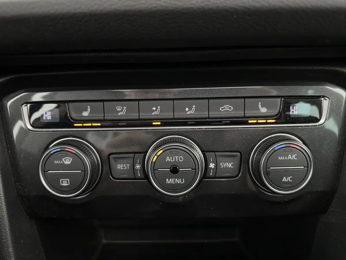 1.4 TSI ACT Highline *AUT | PANO | ADAPTIVE-CRUISE | FULL-LED | VIRTUAL-COCKPIT | KEYLESS | DAB+ | NAVI-FULLMAP | COMFORT-SEATS | ECC | PDC | 18INCH | TOWBAR*