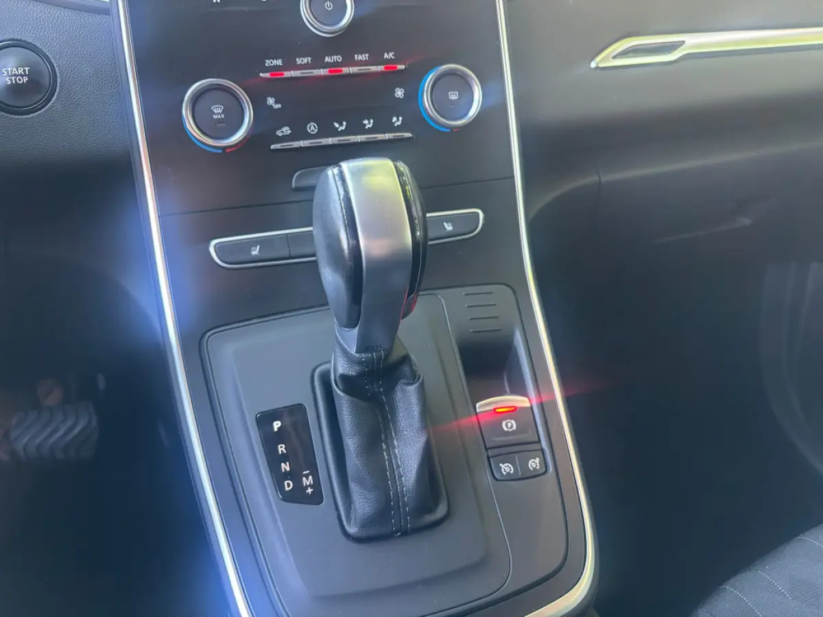 1.3 TCe Limited,AUTOMAAT,NAVI,CLIMAT,CAMERA