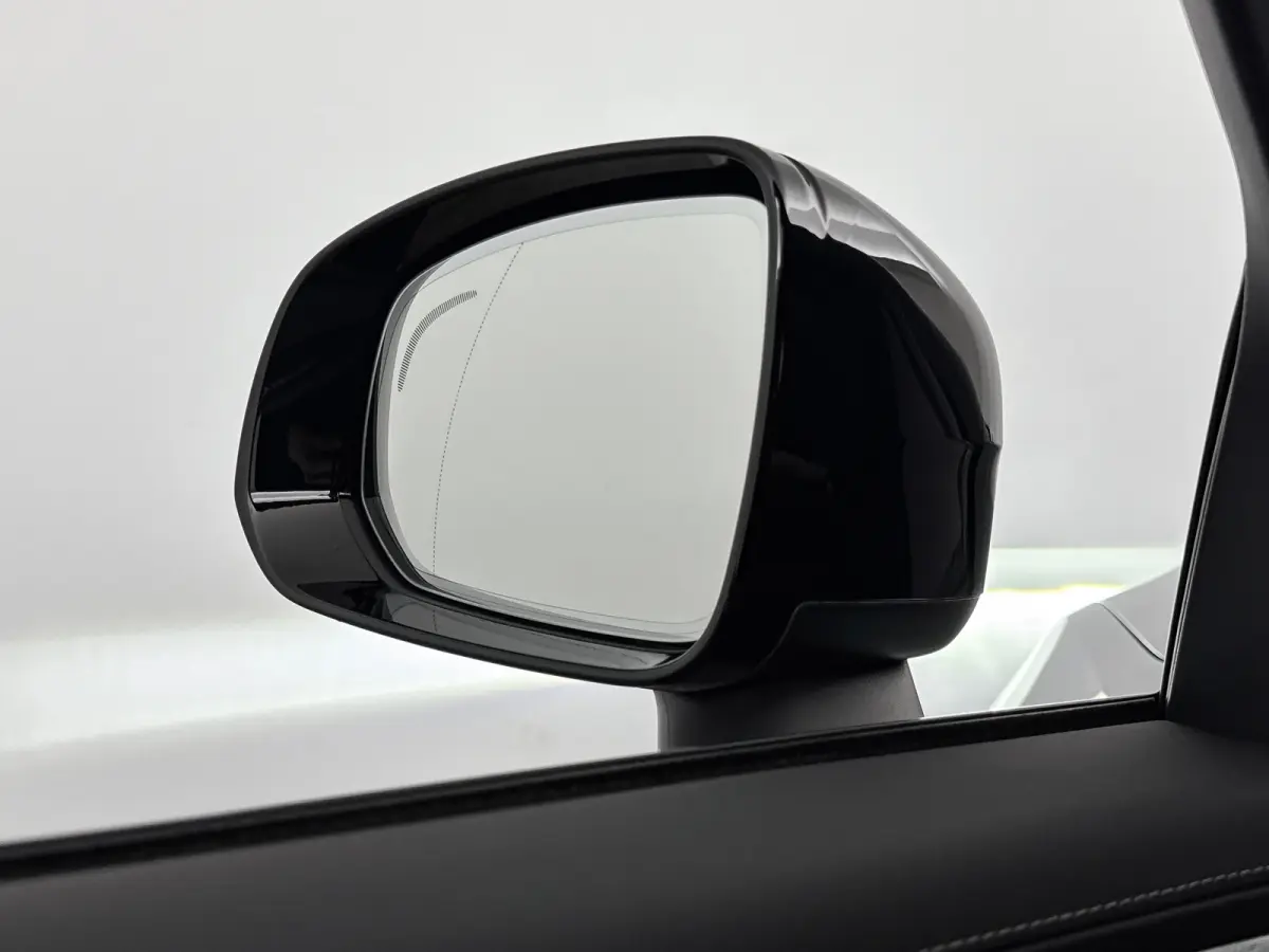T8 Ultra Dark | 21" Allseason | Luchtvering | Geventileerd Nappa | Massage | Bowers & Wilkins | Trekhaak | Gelaagd&Getint Glas | Head-Up | 360 Camera