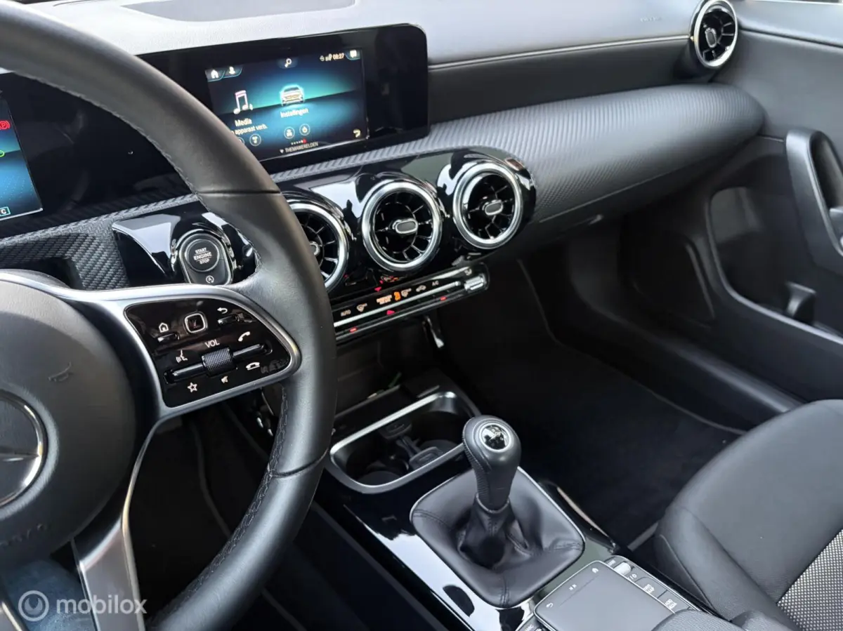 180 Advantage|Carplay|Camera|Lane-assist|Zwarte Hemelbekleding.