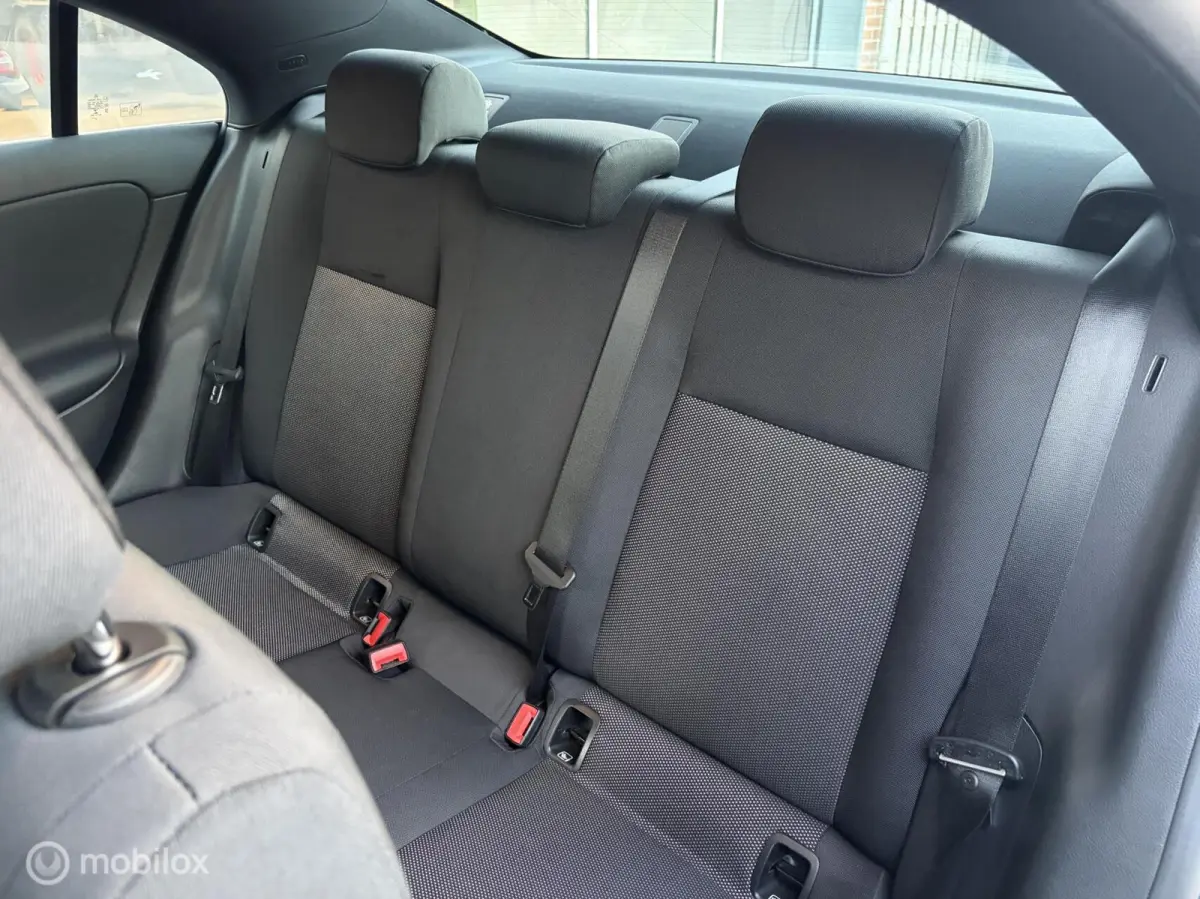 180 Advantage|Carplay|Camera|Lane-assist|Zwarte Hemelbekleding.