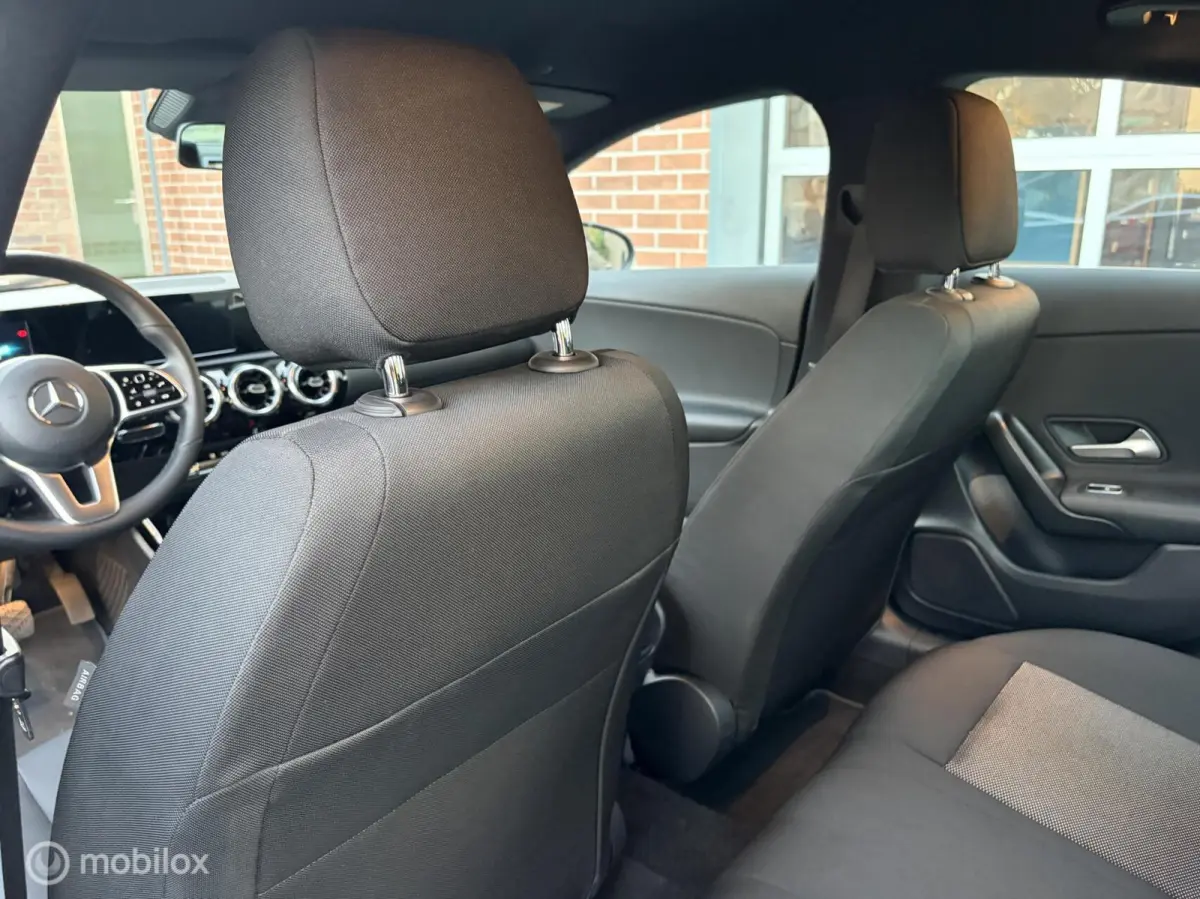 180 Advantage|Carplay|Camera|Lane-assist|Zwarte Hemelbekleding.