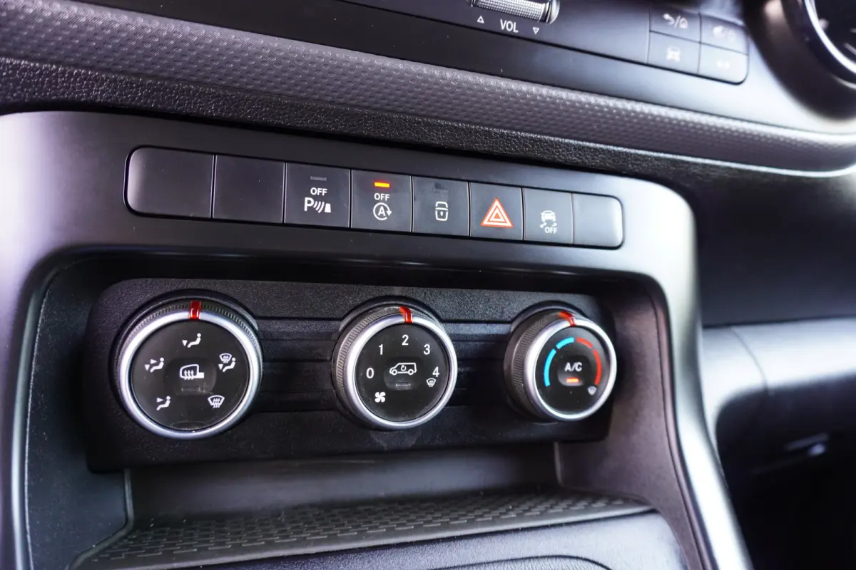 110 CDI L1 Navigatie Trekhaak Camera Apple Carplay Cruise control Airco Parkeersensoren 16" Velgen