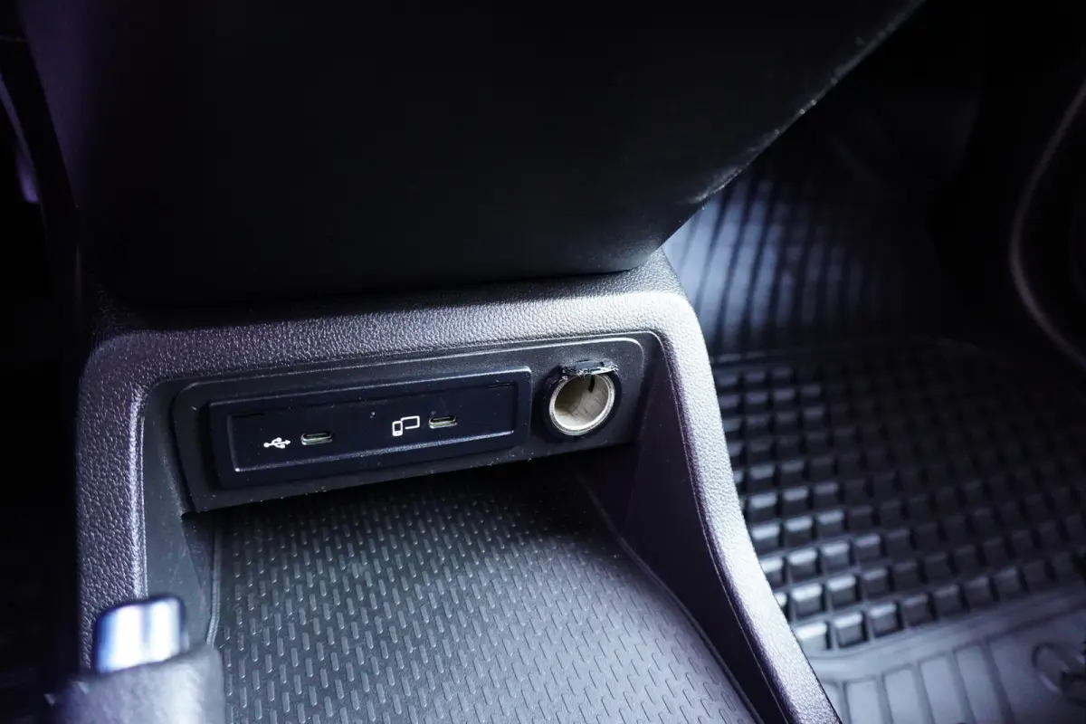 110 CDI L1 Navigatie Trekhaak Camera Apple Carplay Cruise control Airco Parkeersensoren 16" Velgen