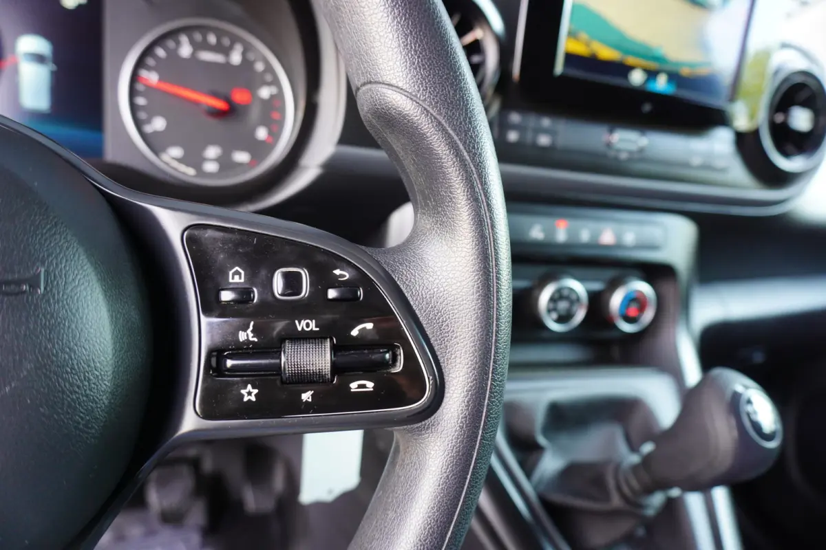 110 CDI L1 Navigatie Trekhaak Camera Apple Carplay Cruise control Airco Parkeersensoren 16" Velgen