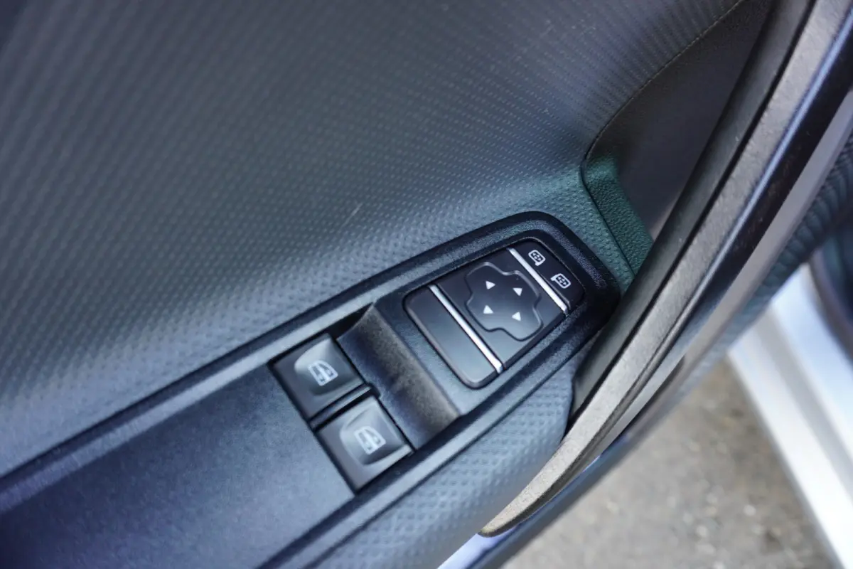110 CDI L1 Navigatie Trekhaak Camera Apple Carplay Cruise control Airco Parkeersensoren 16" Velgen