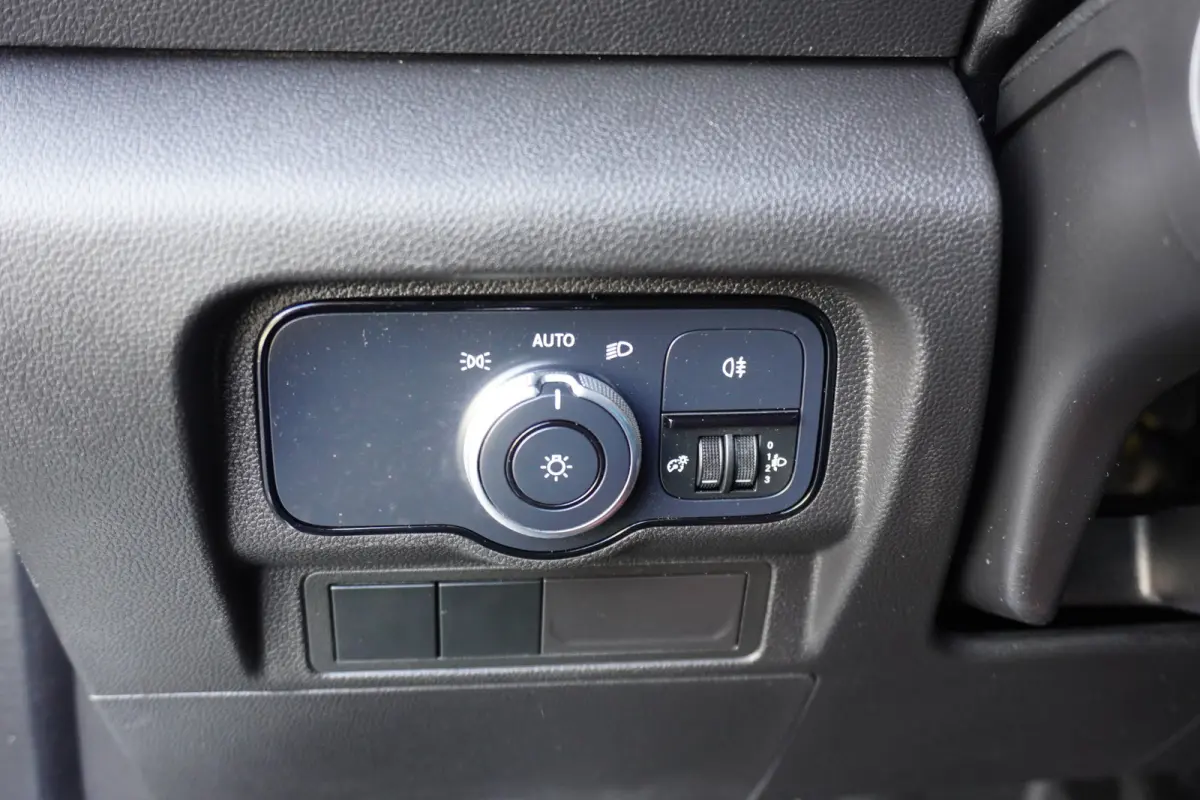 110 CDI L1 Navigatie Trekhaak Camera Apple Carplay Cruise control Airco Parkeersensoren 16" Velgen