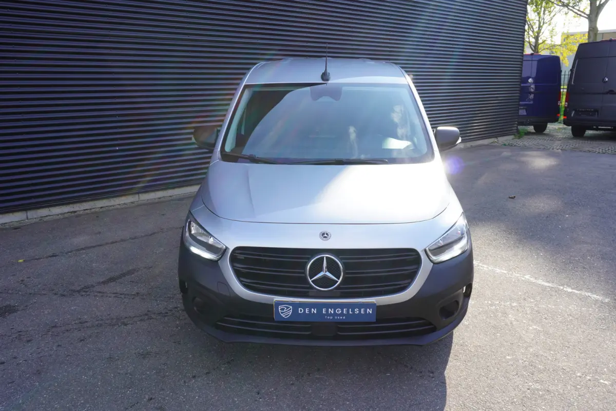 110 CDI L1 Navigatie Trekhaak Camera Apple Carplay Cruise control Airco Parkeersensoren 16" Velgen