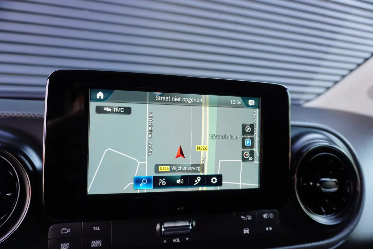 110 CDI L1 Navigatie Trekhaak Camera Apple Carplay Cruise control Airco Parkeersensoren 16" Velgen