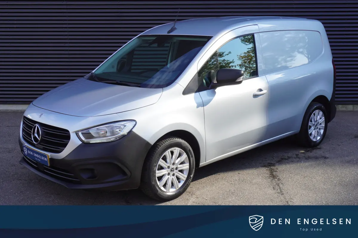 110 CDI L1 Navigatie Trekhaak Camera Apple Carplay Cruise control Airco Parkeersensoren 16" Velgen