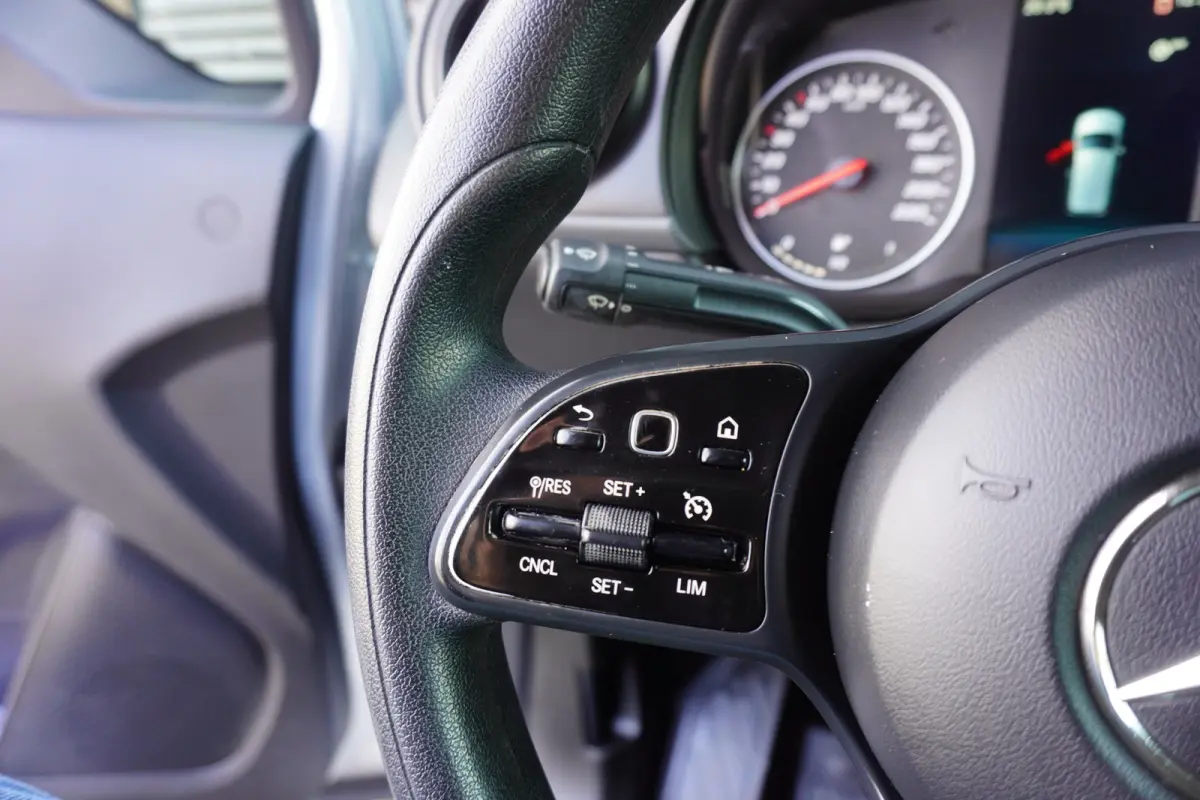 110 CDI L1 Navigatie Trekhaak Camera Apple Carplay Cruise control Airco Parkeersensoren 16" Velgen