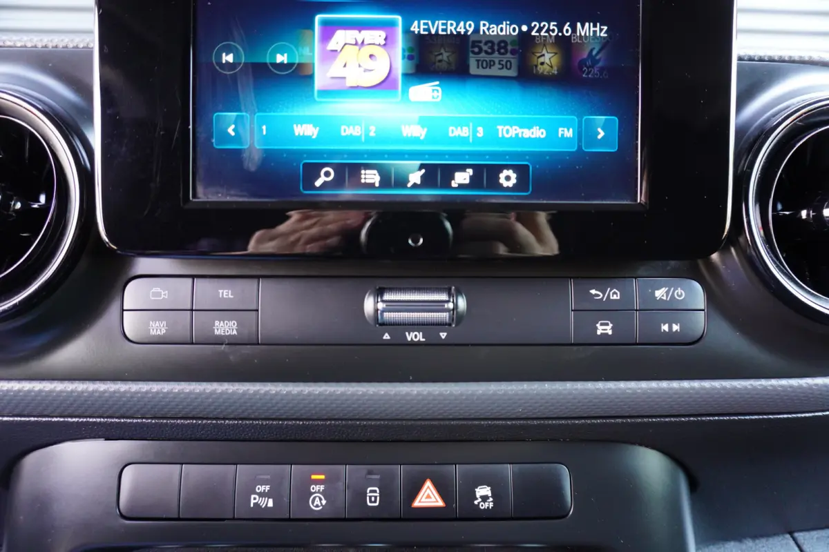 110 CDI L1 Navigatie Trekhaak Camera Apple Carplay Cruise control Airco Parkeersensoren 16" Velgen