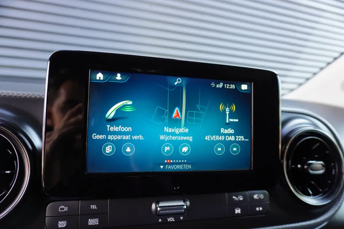 110 CDI L1 Navigatie Trekhaak Camera Apple Carplay Cruise control Airco Parkeersensoren 16" Velgen