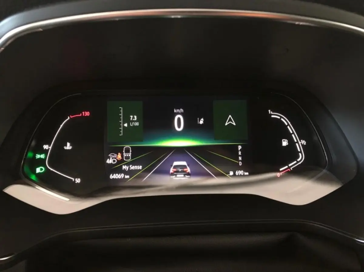 TCe 140 EDC Intens | automaat | navigatie | achteruitrijcamera |