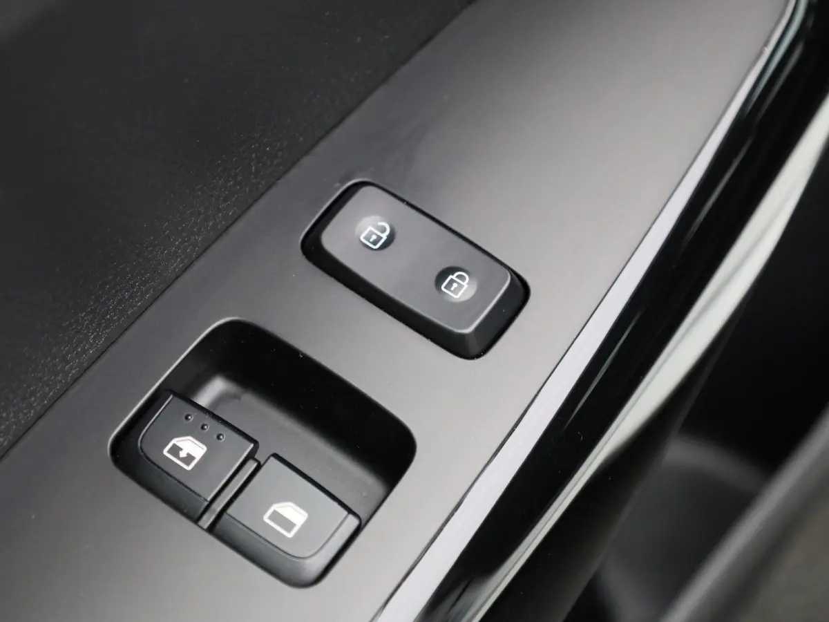 1.0 DPi ComfortLine | AUTOMAAT | AIRCO | BLUETOOTH | CRUISE CONTROL | MULTIFUNCTIONEEL STUURWIEL | 5-DEURS |