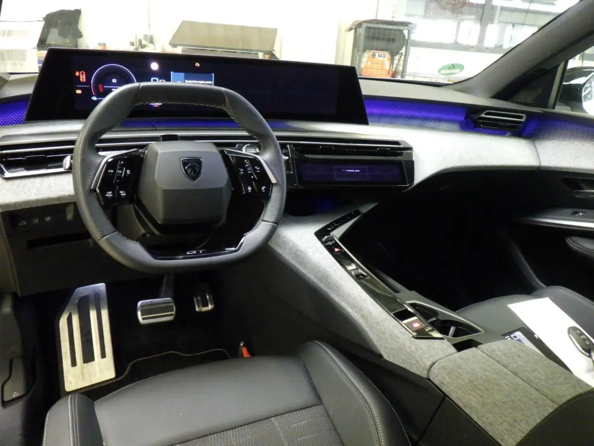 1.6 plug-in Hybrid 195 GT SUPER UITSTRALING! | Camera | 19'' LMV | Adaptieve Cruise ! | | 7,4 kW lader | Achteruitrij assistent | Achteruitrijcamera