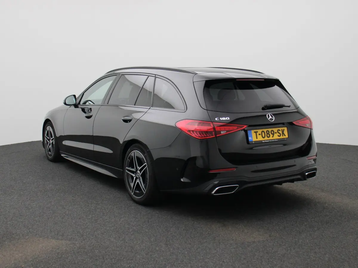 180 AMG Line | ACHTERUITRIJCAMERA | STOELVERWARMING | SFEERVERLICHTING | ELEKTRISCHE ACHTERKLEP | LED VERLICHTING | NAVIGATIE | PARKEERSENSOREN | ELEKTRISCH VERSTELBARE VOORSTOELEN | DAB RAD