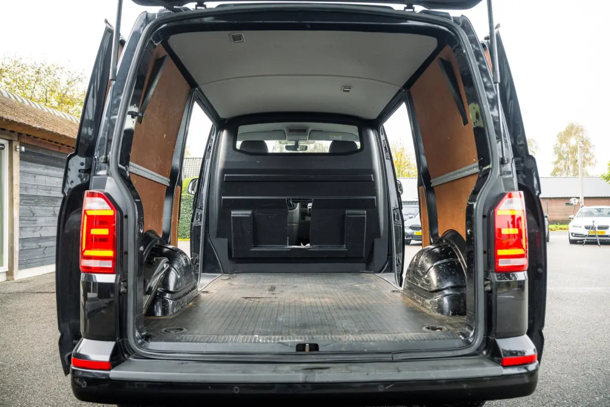 2.0 TDI L1H2 Highline Automaat I Achterklep I Leder I Camera I Stoelverwarming I Airco I Cruise I NL I NAP