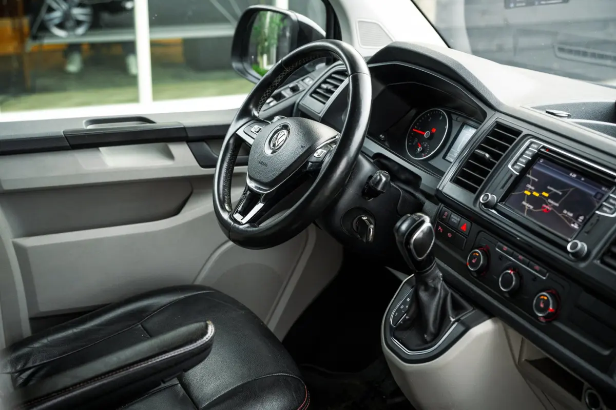 2.0 TDI L1H2 Highline Automaat I Achterklep I Leder I Camera I Stoelverwarming I Airco I Cruise I NL I NAP