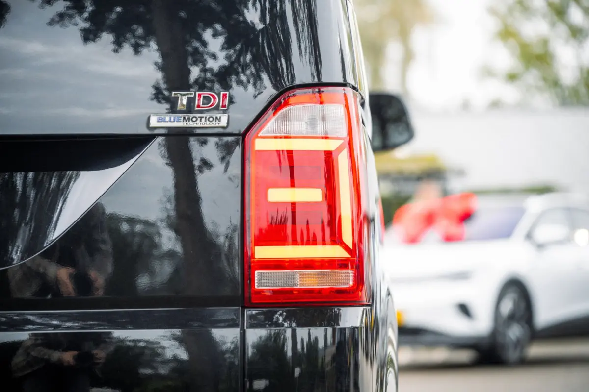 2.0 TDI L1H2 Highline Automaat I Achterklep I Leder I Camera I Stoelverwarming I Airco I Cruise I NL I NAP