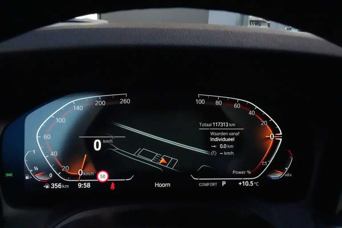 320i High Executive | 184 PK | Leder | Navigatie | Cruise control | Parkeersensoren | BMW 3-serie 320i High Executive met 2.0-liter viercilinder benzinemotor van 184 PK, luxe lederen bekledi