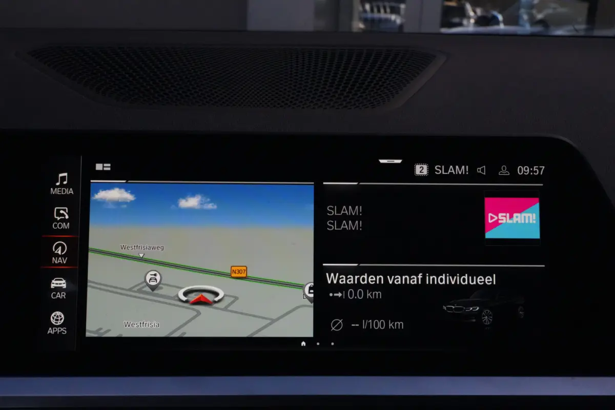 320i High Executive | 184 PK | Leder | Navigatie | Cruise control | Parkeersensoren | BMW 3-serie 320i High Executive met 2.0-liter viercilinder benzinemotor van 184 PK, luxe lederen bekledi