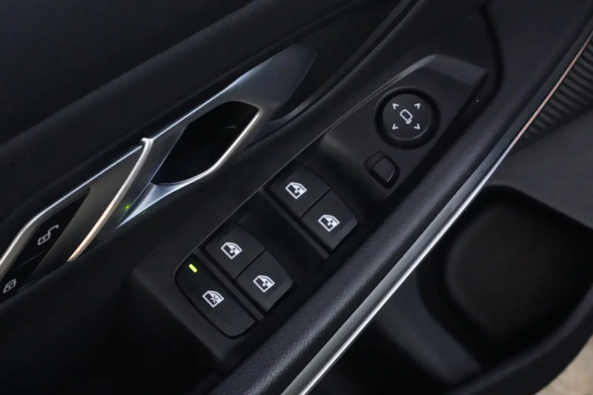 320i High Executive | 184 PK | Leder | Navigatie | Cruise control | Parkeersensoren | BMW 3-serie 320i High Executive met 2.0-liter viercilinder benzinemotor van 184 PK, luxe lederen bekledi