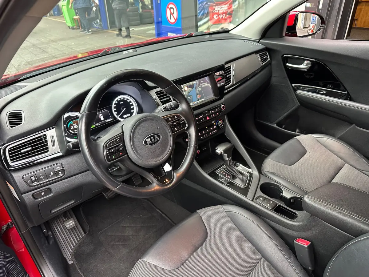 1.6 GDi Hybrid BusinessLine Aut Leer Navi Camera Carplay