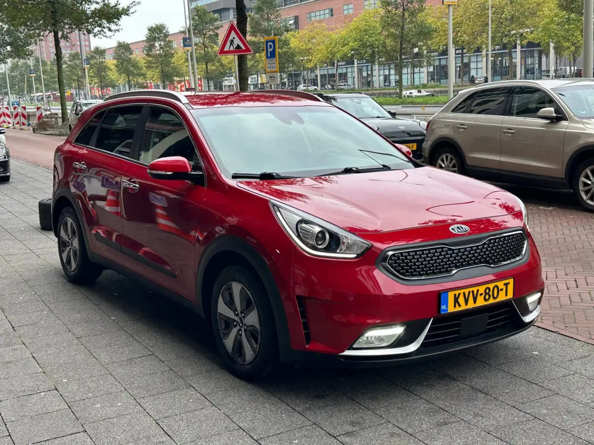 1.6 GDi Hybrid BusinessLine Aut Leer Navi Camera Carplay