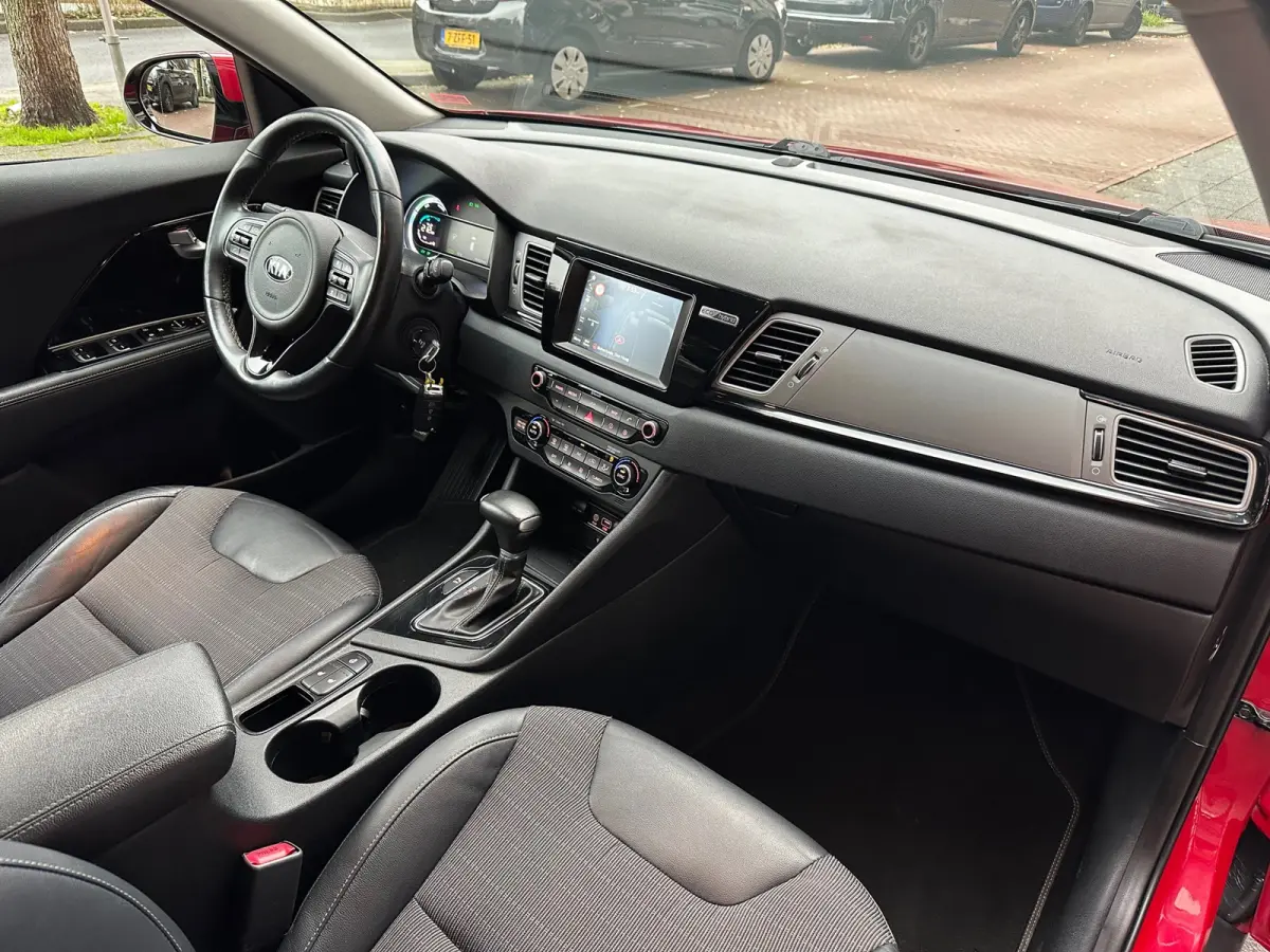 1.6 GDi Hybrid BusinessLine Aut Leer Navi Camera Carplay