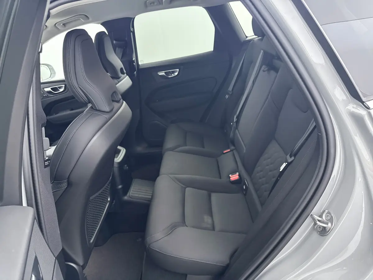 T6 Recharge Plus Bright | 20" Allseason | Trekhaak | 360 Camera | Getint Glas | Harman Kardon | Stoel/Stuur/Achterbankverwarming | Adaptieve Cruise | BLIS