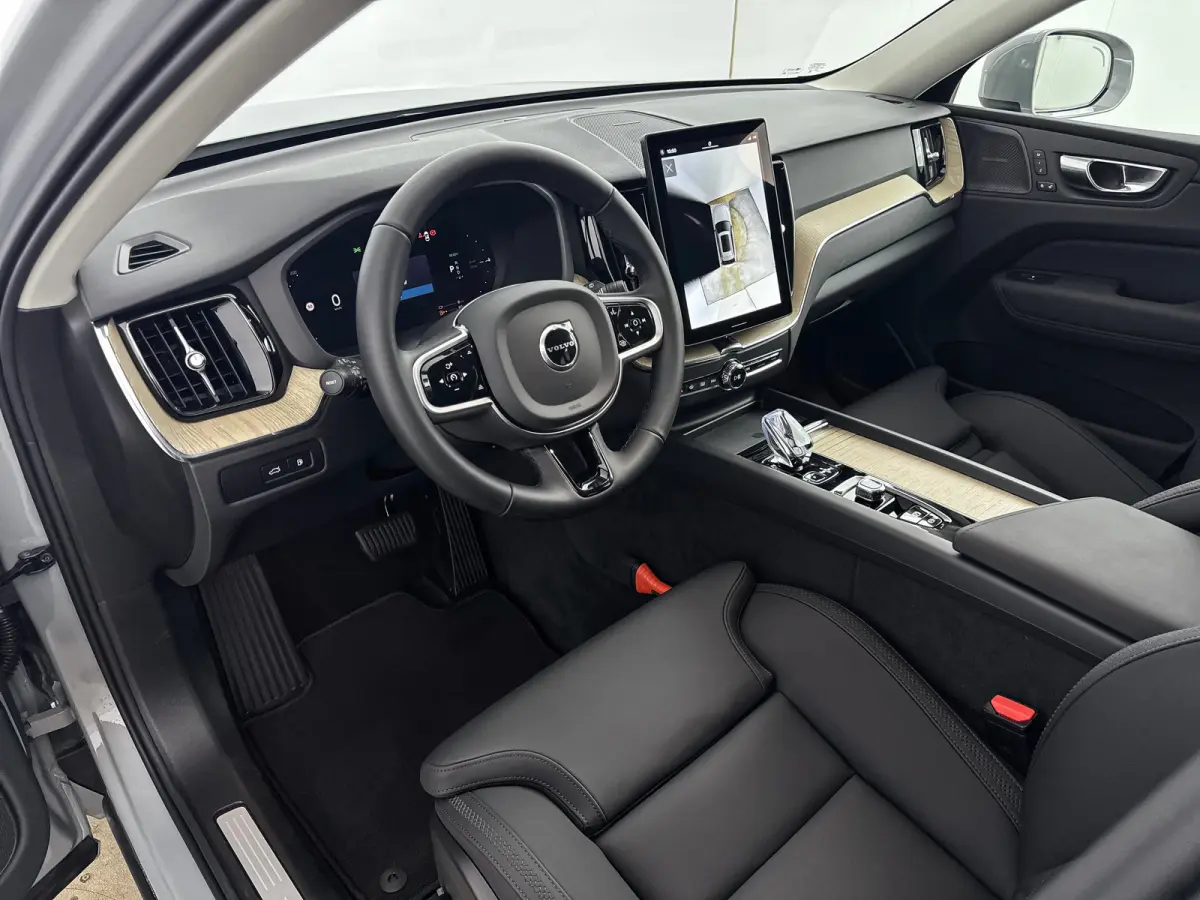 T6 Recharge Plus Bright | 20" Allseason | Trekhaak | 360 Camera | Getint Glas | Harman Kardon | Stoel/Stuur/Achterbankverwarming | Adaptieve Cruise | BLIS