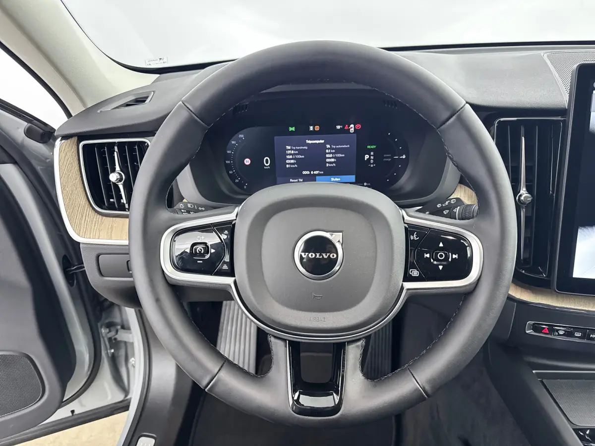 T6 Recharge Plus Bright | 20" Allseason | Trekhaak | 360 Camera | Getint Glas | Harman Kardon | Stoel/Stuur/Achterbankverwarming | Adaptieve Cruise | BLIS