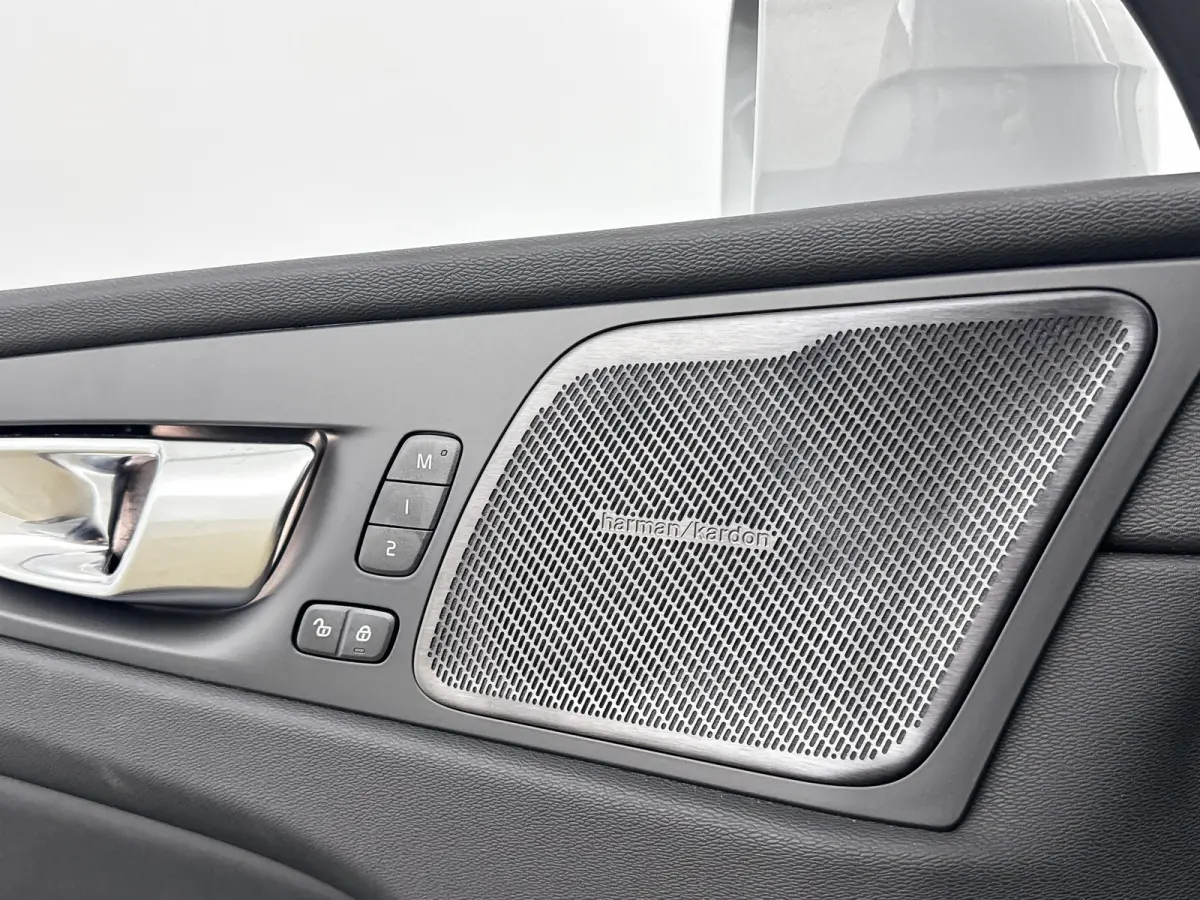 T6 Recharge Plus Bright | 20" Allseason | Trekhaak | 360 Camera | Getint Glas | Harman Kardon | Stoel/Stuur/Achterbankverwarming | Adaptieve Cruise | BLIS