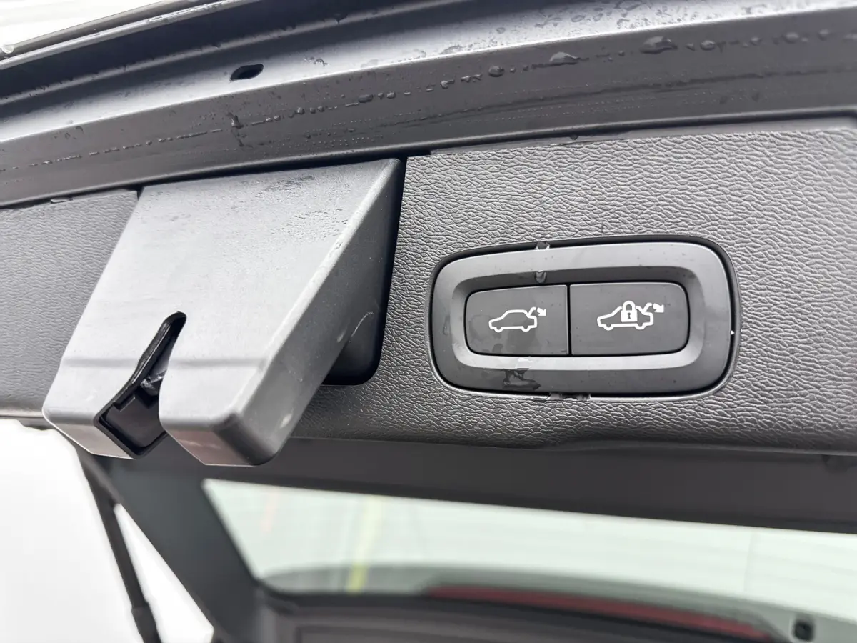 T6 Recharge Plus Bright | 20" Allseason | Trekhaak | 360 Camera | Getint Glas | Harman Kardon | Stoel/Stuur/Achterbankverwarming | Adaptieve Cruise | BLIS
