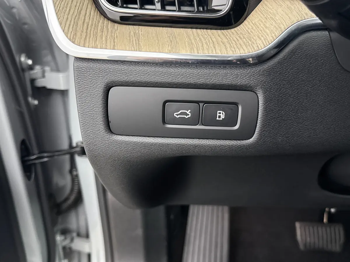 T6 Recharge Plus Bright | 20" Allseason | Trekhaak | 360 Camera | Getint Glas | Harman Kardon | Stoel/Stuur/Achterbankverwarming | Adaptieve Cruise | BLIS