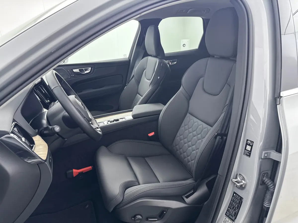 T6 Recharge Plus Bright | 20" Allseason | Trekhaak | 360 Camera | Getint Glas | Harman Kardon | Stoel/Stuur/Achterbankverwarming | Adaptieve Cruise | BLIS