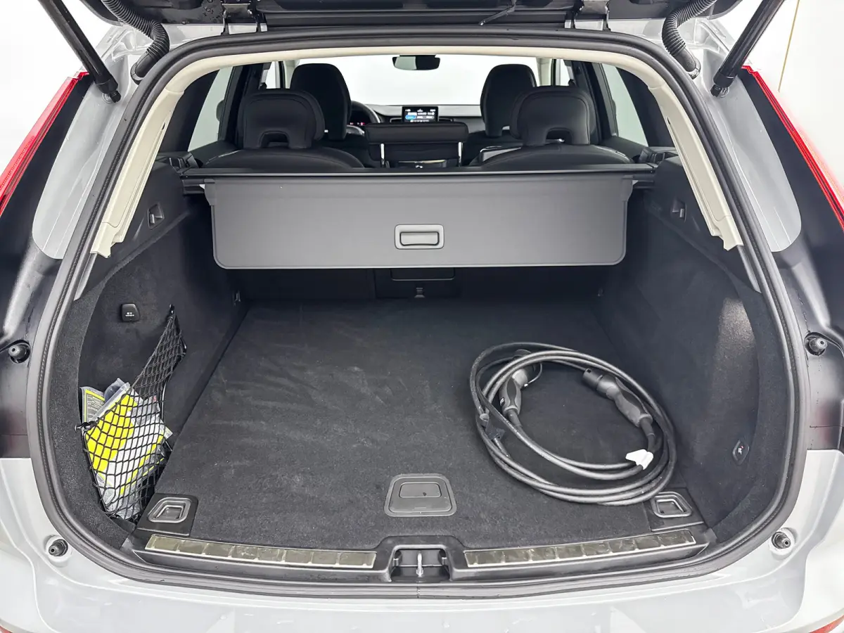 T6 Recharge Plus Bright | 20" Allseason | Trekhaak | 360 Camera | Getint Glas | Harman Kardon | Stoel/Stuur/Achterbankverwarming | Adaptieve Cruise | BLIS