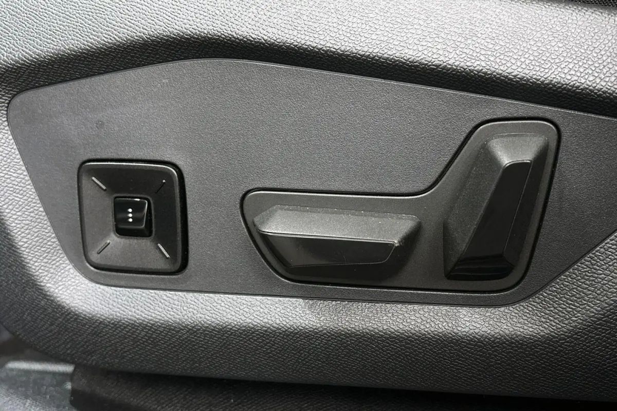 1.6 e-Hybrid Plug-In First Edition Pano Massage Stoelventilatie Stoelverwarming 360