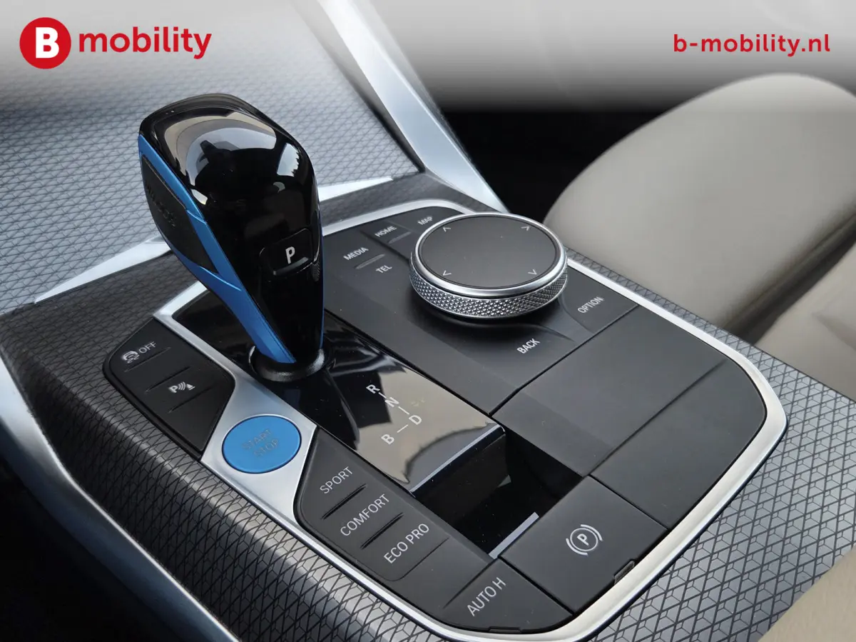 M50 High Executive M-Sport 84 kWh 'Tansanitblau' SOH 96% NL Auto! | 360 Camera | Hifi | DAB | Snelladen | Leer | Head-Up