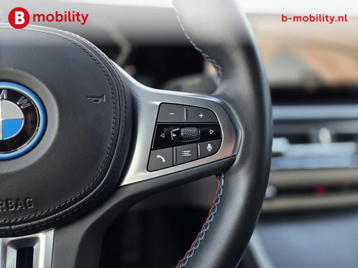 M50 High Executive M-Sport 84 kWh 'Tansanitblau' SOH 96% NL Auto! | 360 Camera | Hifi | DAB | Snelladen | Leer | Head-Up