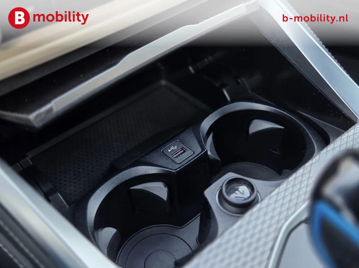 M50 High Executive M-Sport 84 kWh 'Tansanitblau' SOH 96% NL Auto! | 360 Camera | Hifi | DAB | Snelladen | Leer | Head-Up