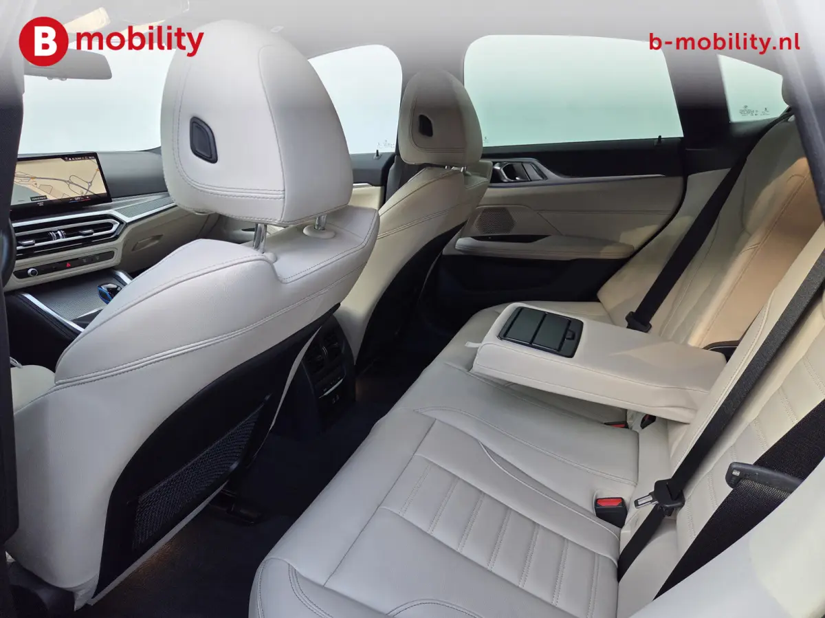 M50 High Executive M-Sport 84 kWh 'Tansanitblau' SOH 96% NL Auto! | 360 Camera | Hifi | DAB | Snelladen | Leer | Head-Up