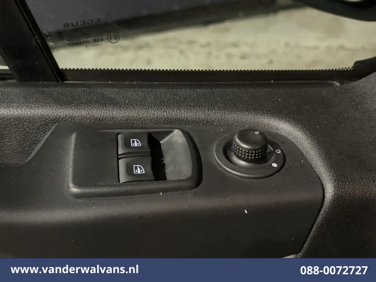 1.6 dCi 126pk L2H1 Euro6 Airco | Navigatie | Imperiaal | Trekhaak | Cruisecontrol Parkeersensoren, Bijrijdersbank
