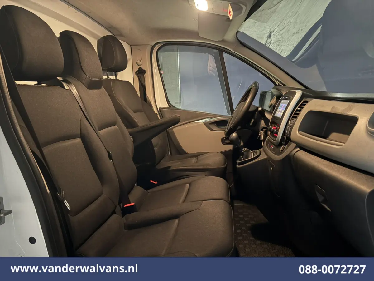 1.6 dCi 126pk L2H1 Euro6 Airco | Navigatie | Imperiaal | Trekhaak | Cruisecontrol Parkeersensoren, Bijrijdersbank